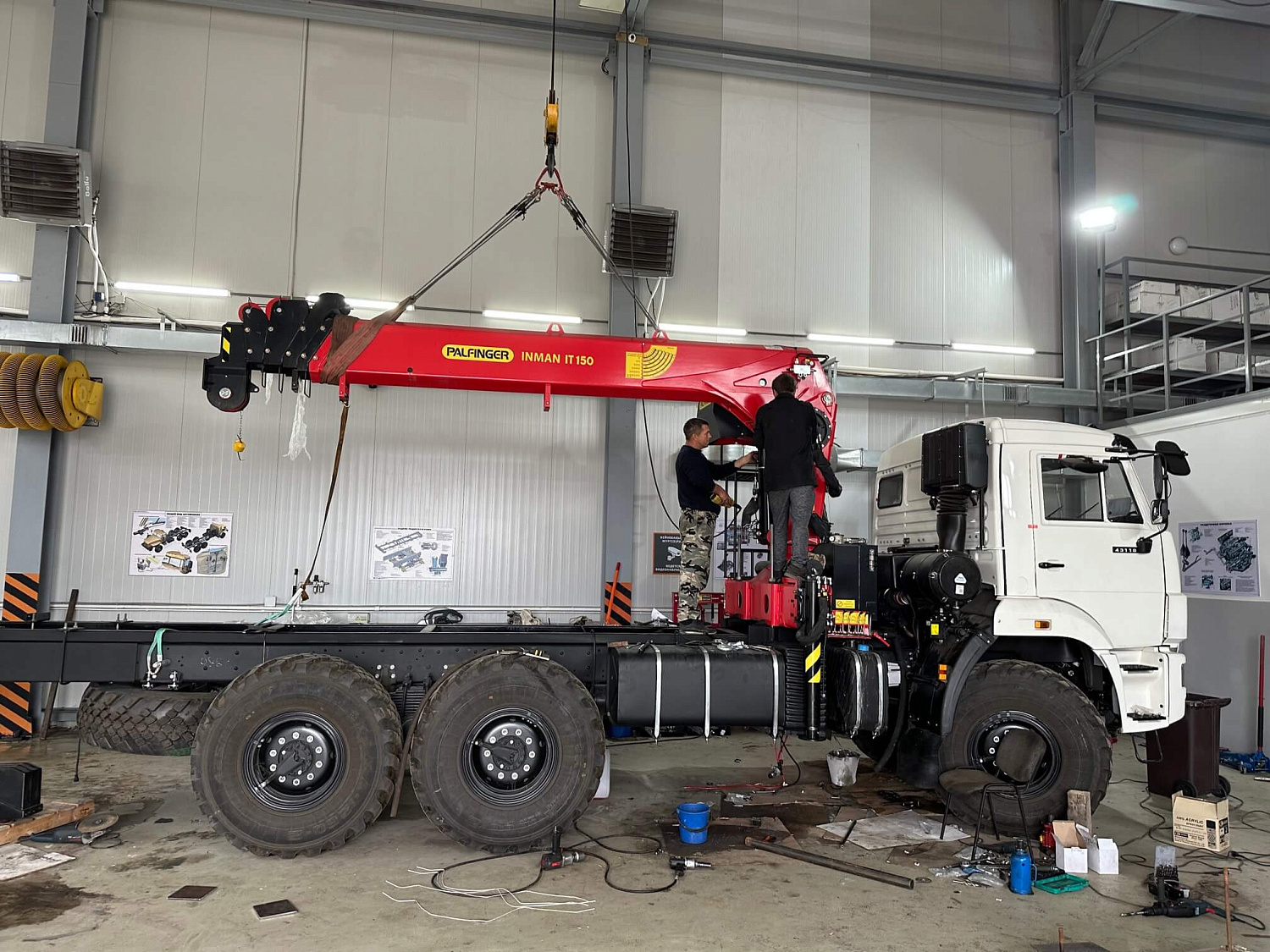 Установка кранов манипуляторов