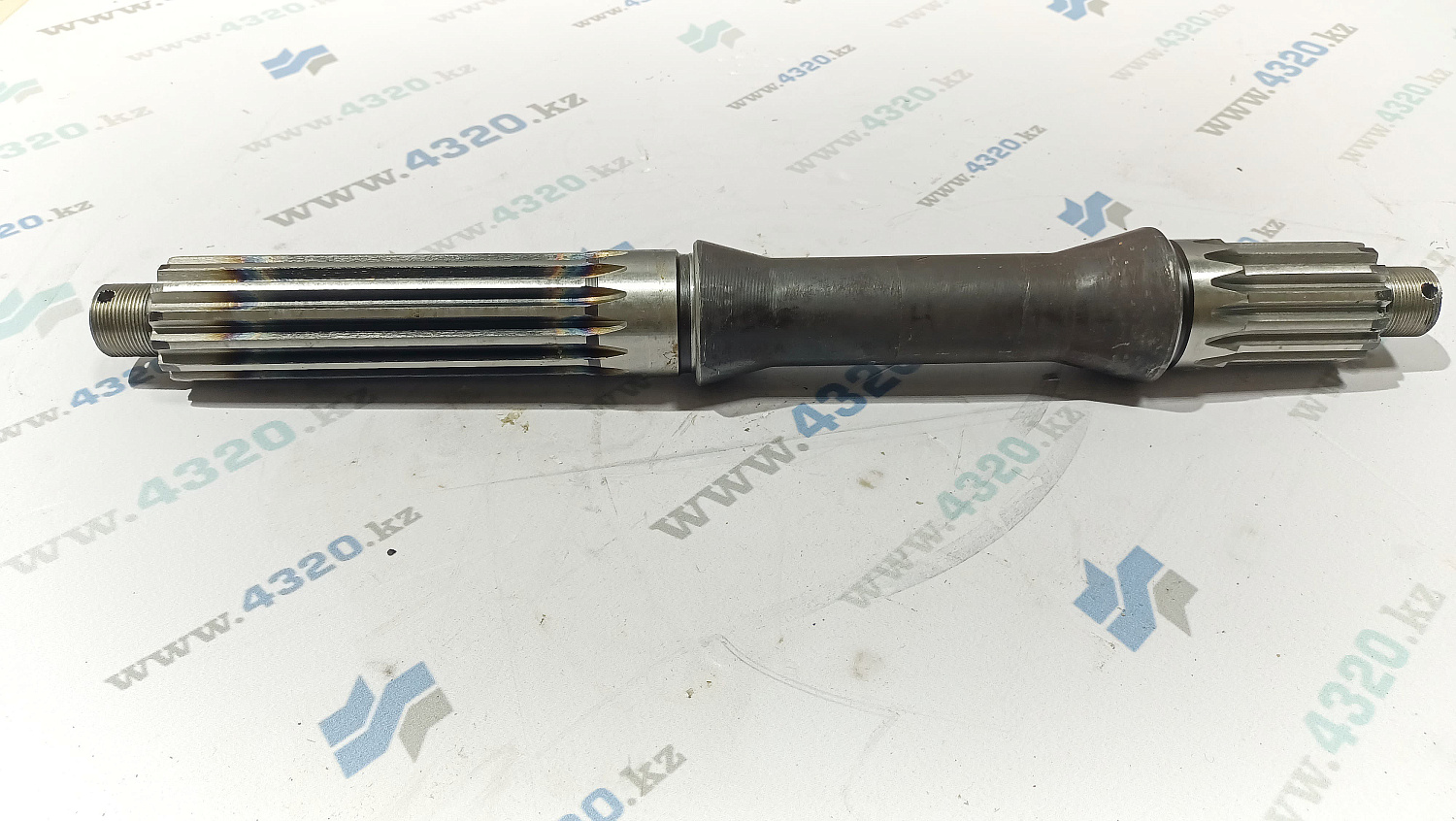 Вал ведущей шестерни переднего, среднего редуктора