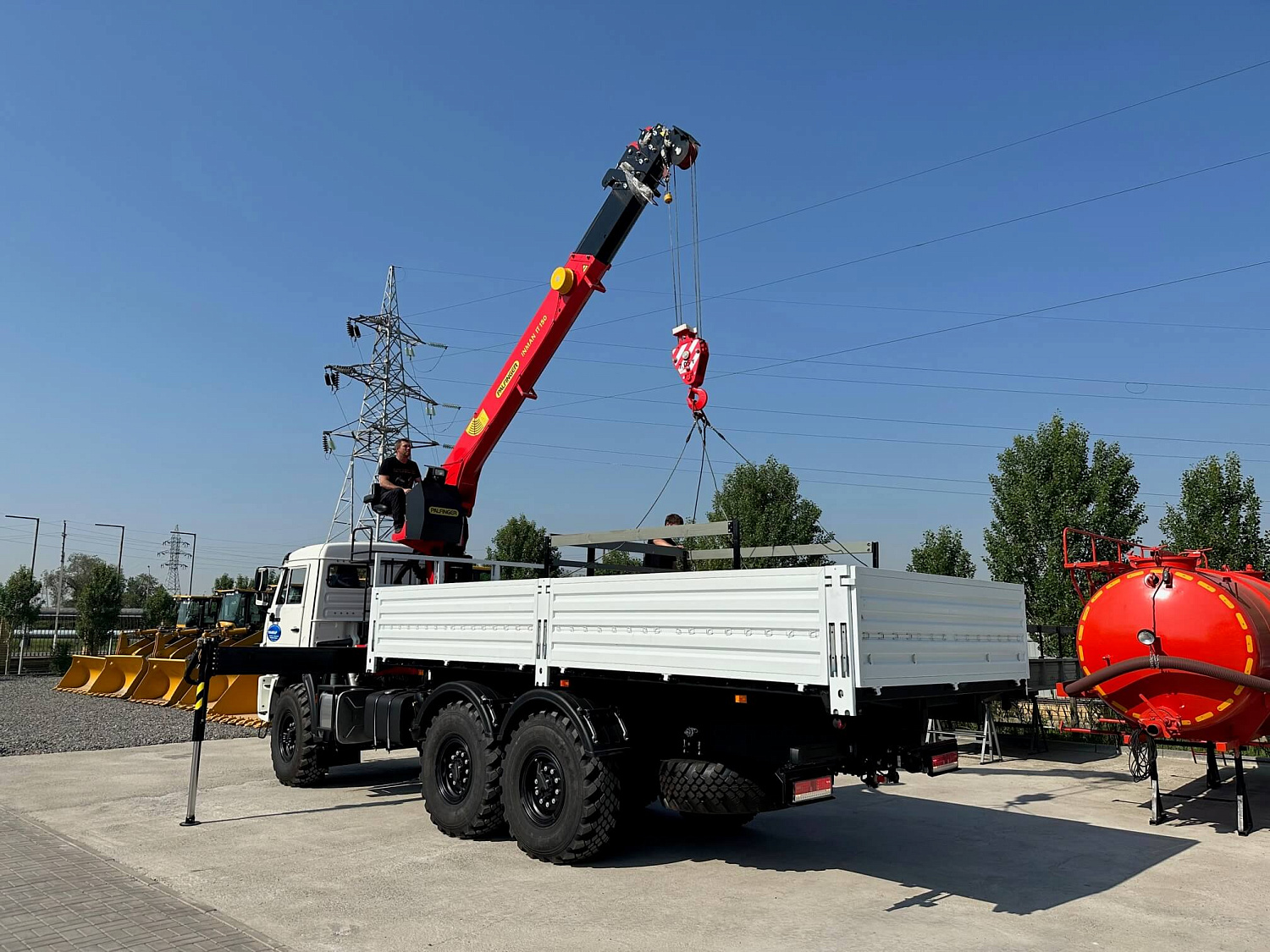 Монтаж КМУ Palfinger INMAN IT-150 на шасси КамАЗ 43118