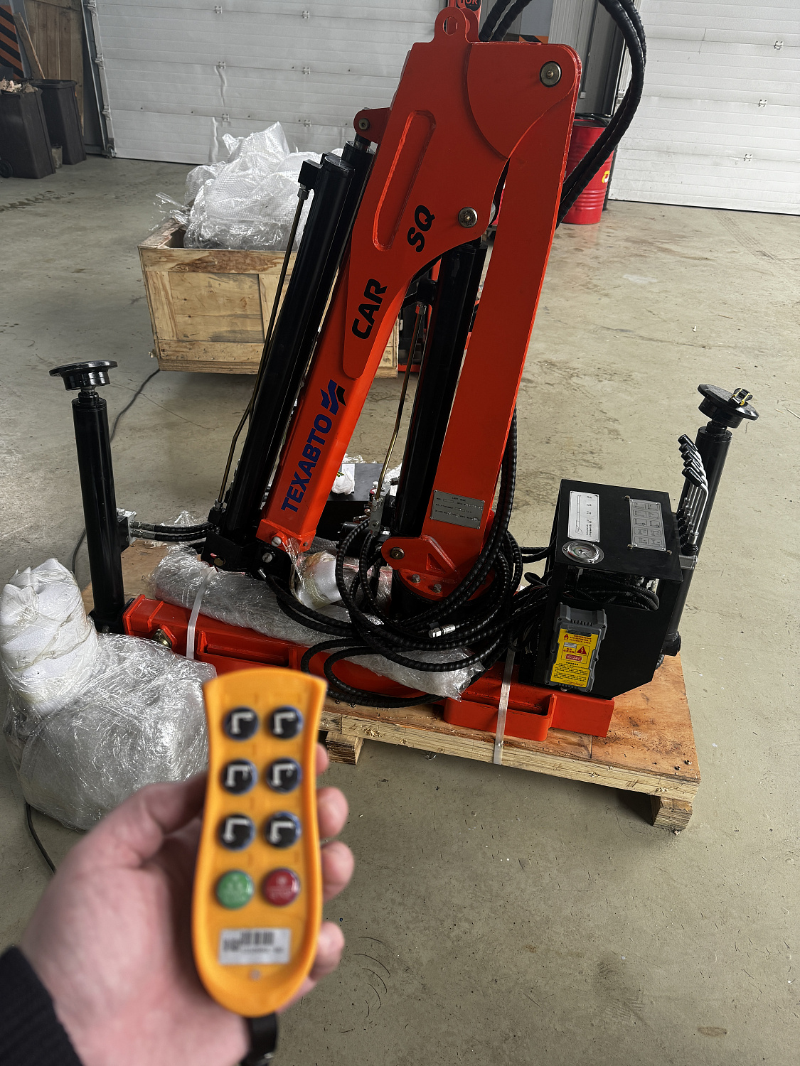 Кран-манипулятор SQ-800-1 (800 кг, максимальный вылет 3.6 м, с аутригерами)